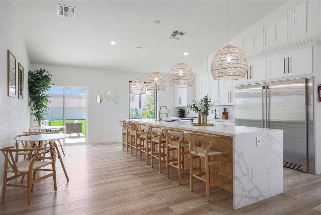 10 BR in Glendale