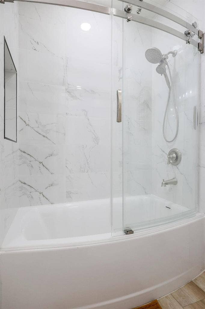 10 BR in Glendale