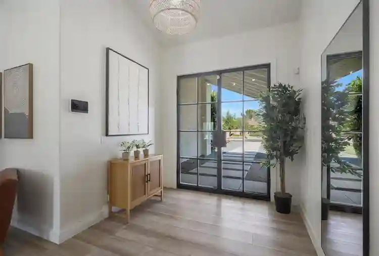 10 BR in Glendale