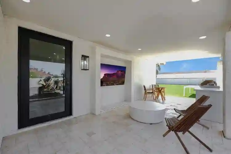 10 BR in Glendale