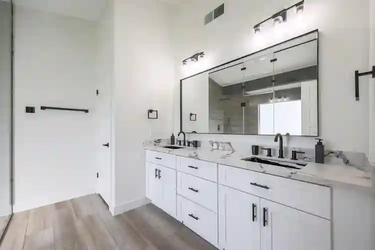 10 BR in Glendale