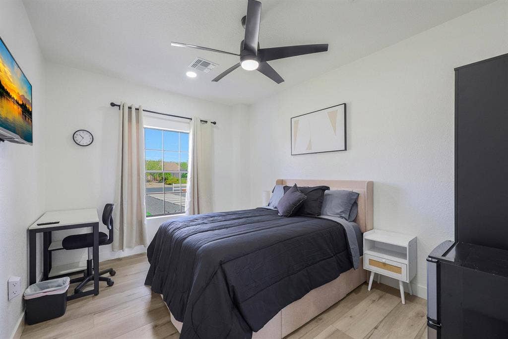10 BR in Glendale