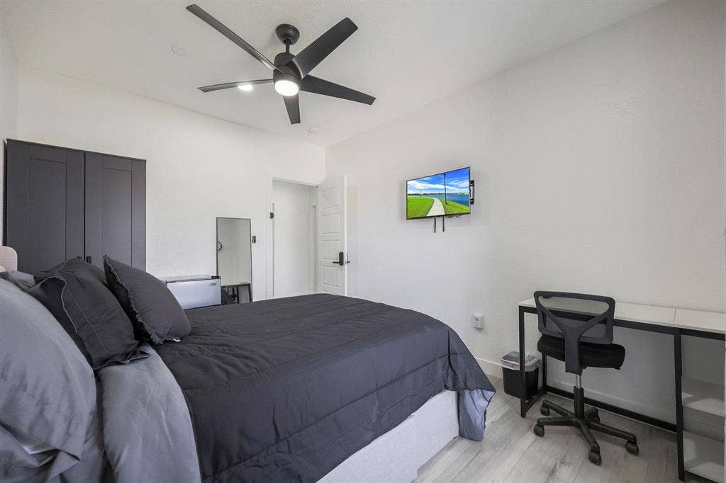 10 BR in Glendale