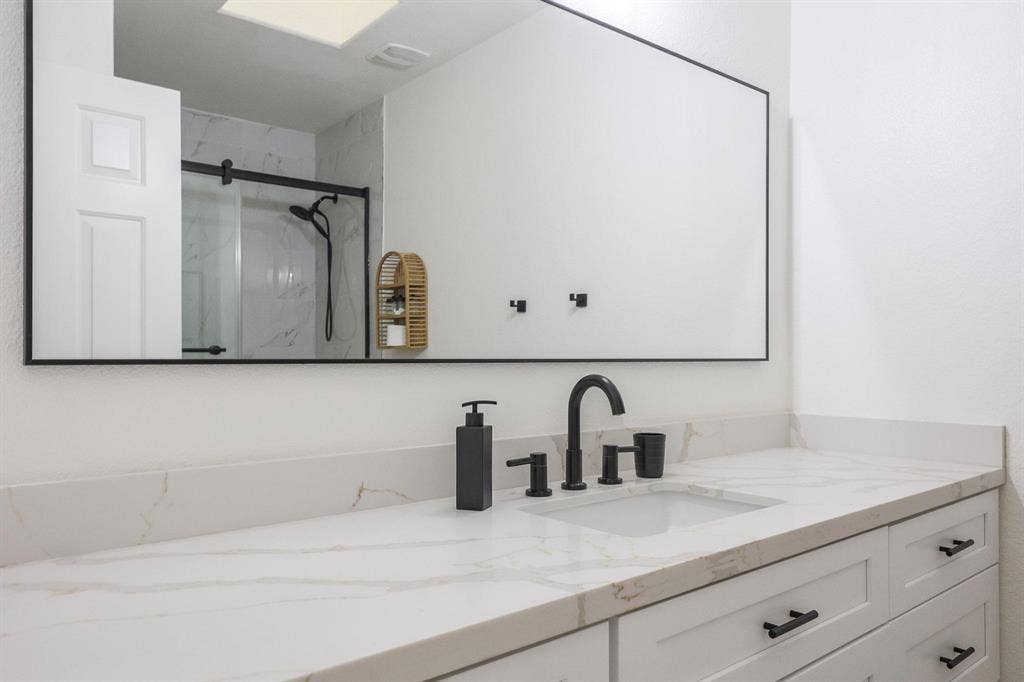 10 BR in Glendale