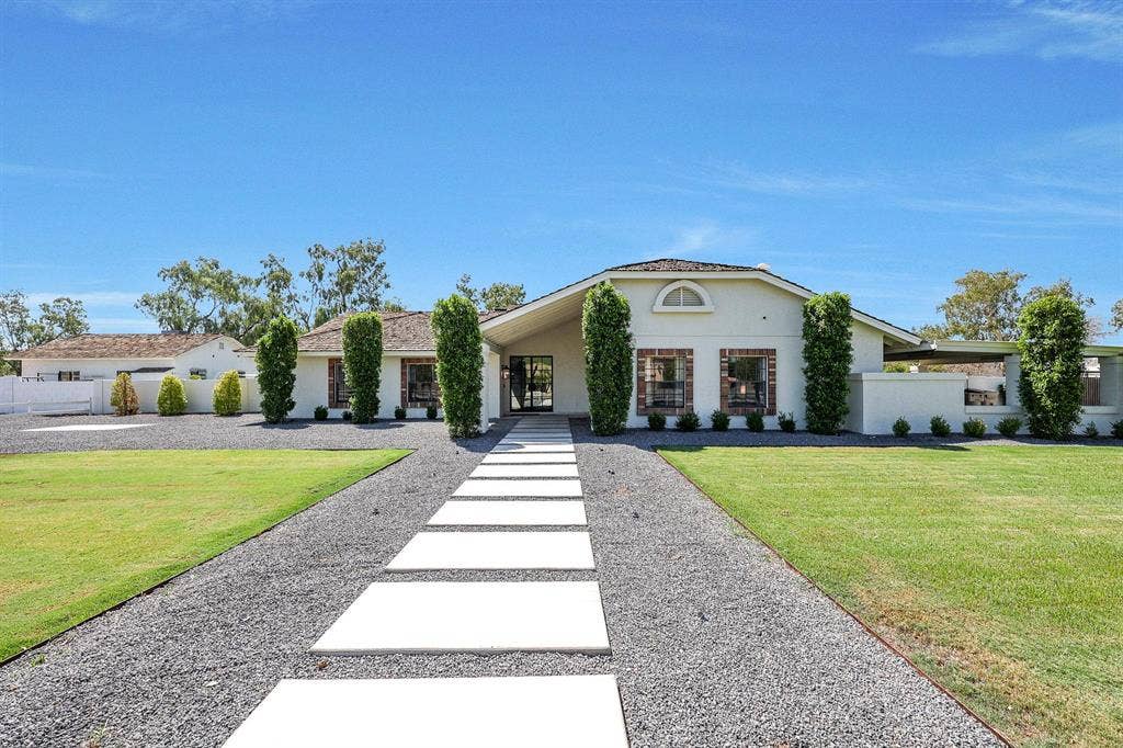 10 BR in Glendale
