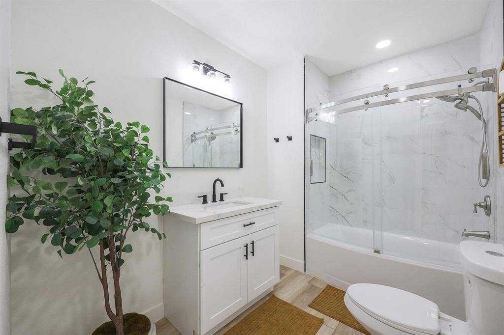 10 BR in Glendale