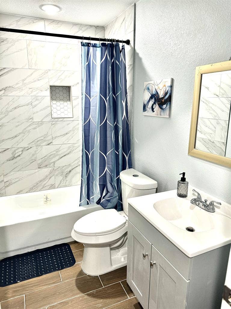 8 BR in Houston