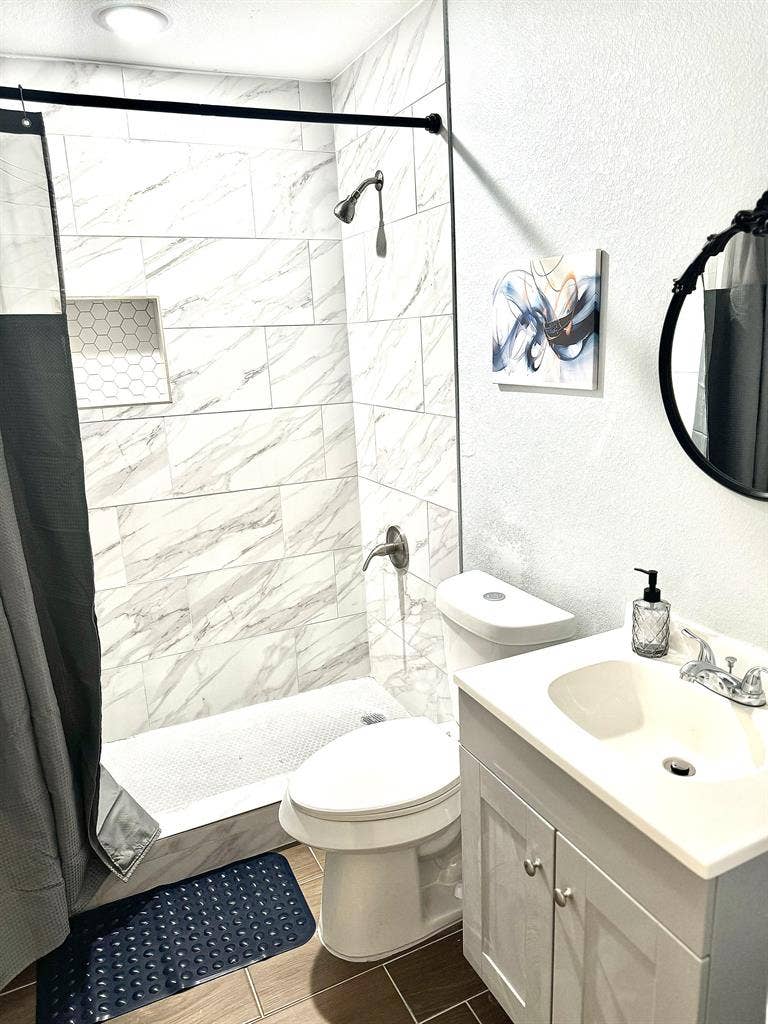 8 BR in Houston