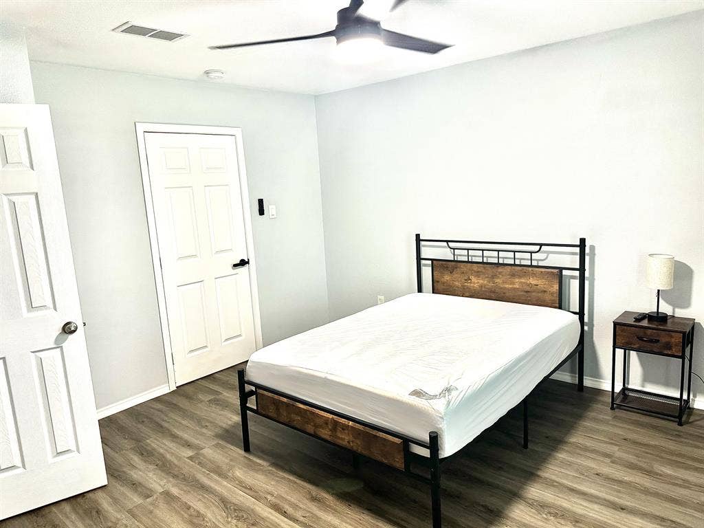 8 BR in Houston