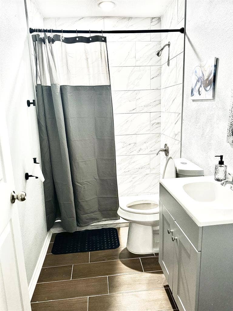 8 BR in Houston