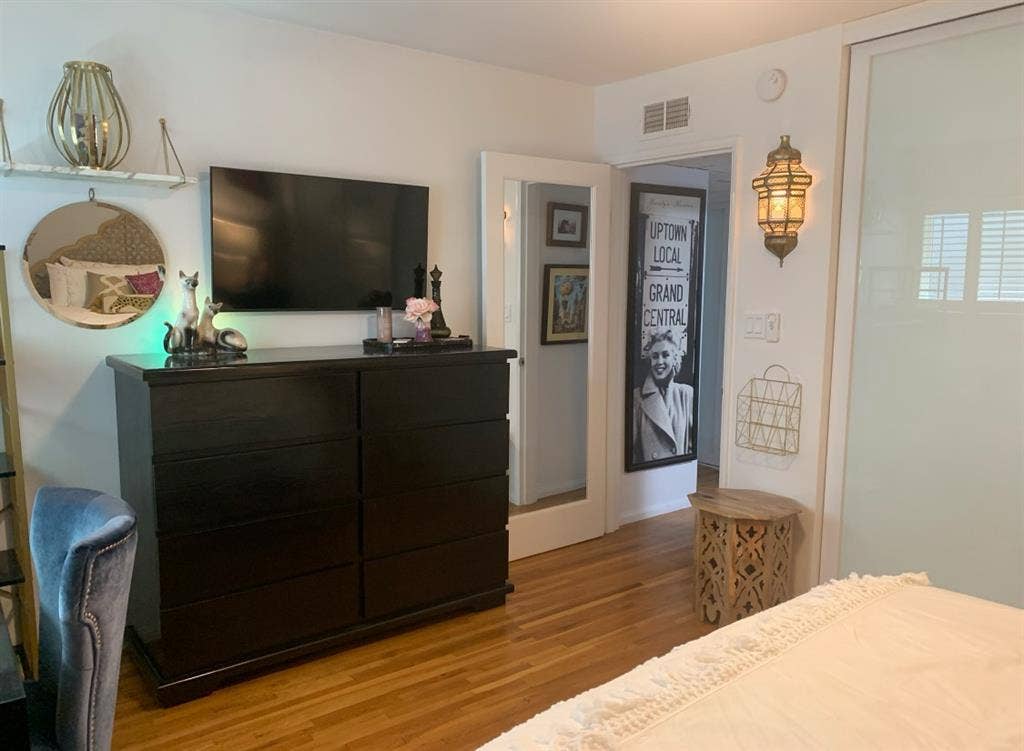 Looking for great female roommate!