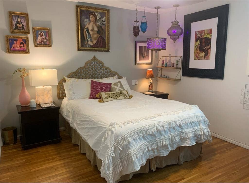 Looking for great female roommate!