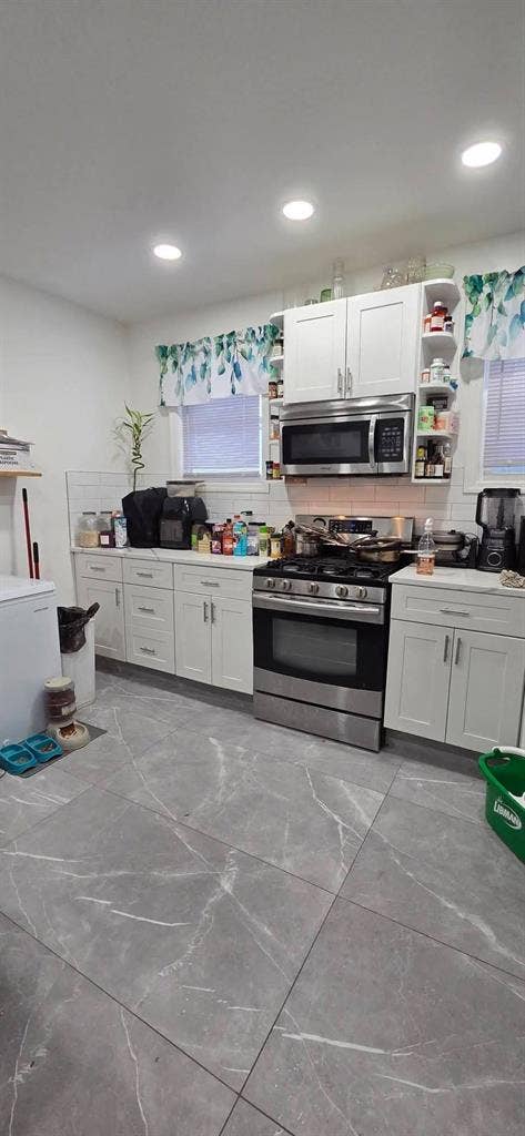 bath Apt in Newark