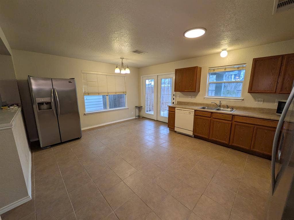 Furnished Room! Walk to UTSA!