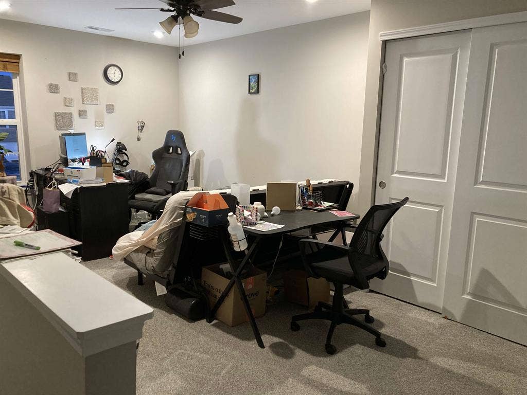 Looking for 2 house-mates