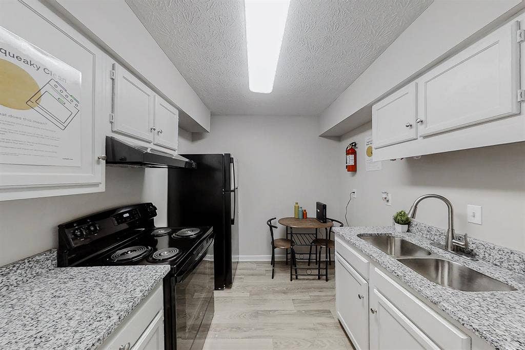 7 BR in Riverdale