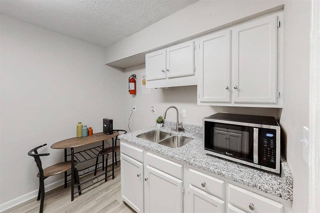 7 BR in Riverdale