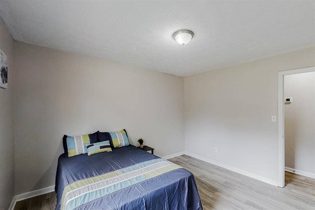 7 BR in Riverdale