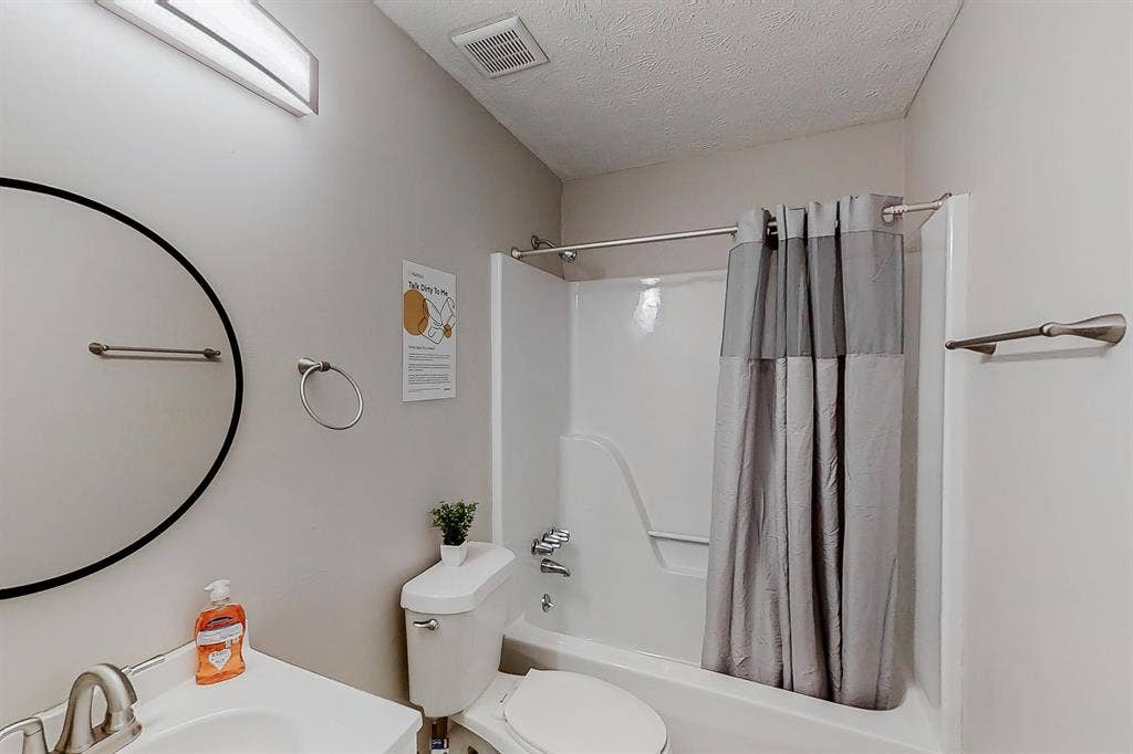 7 BR in Riverdale