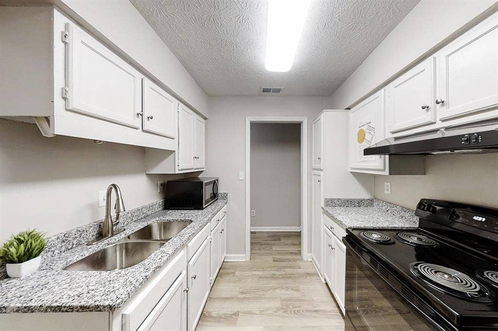 7 BR in Riverdale