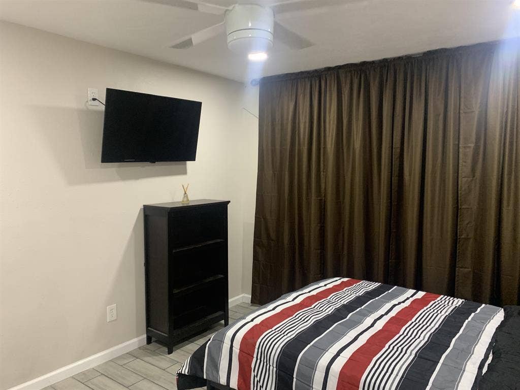 8 BR in Cove