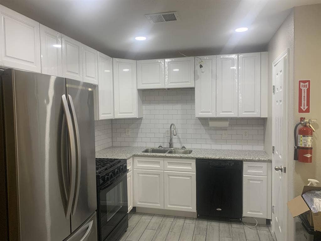 8 BR in Cove