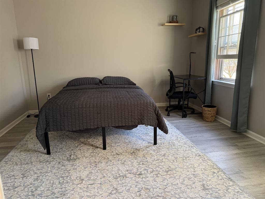 furnished room with utilities incl