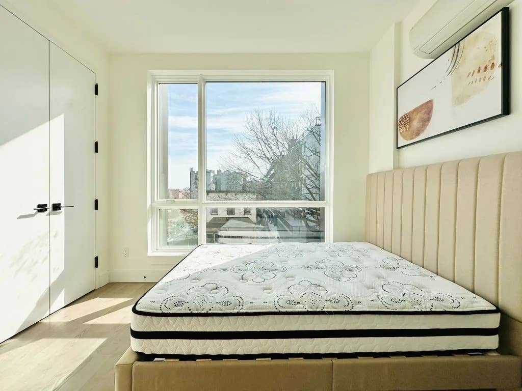 Furnished Room I min to Manhattan
