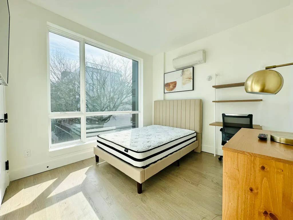Furnished Room I min to Manhattan
