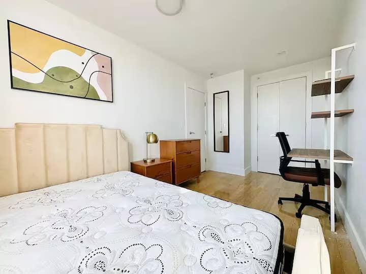 Furnished Room I min to Manhattan