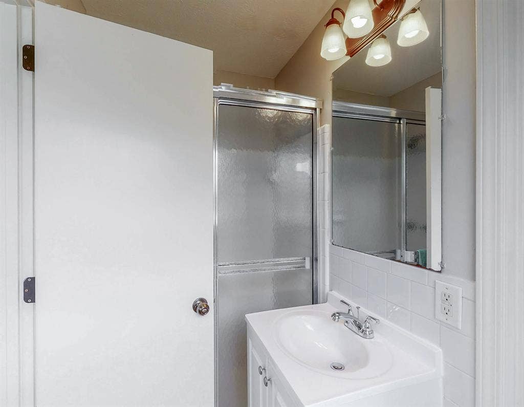 6 BR in Snellville
