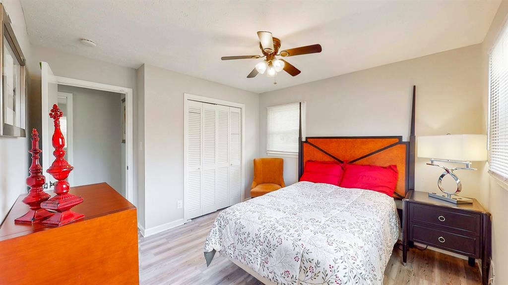 6 BR in Snellville