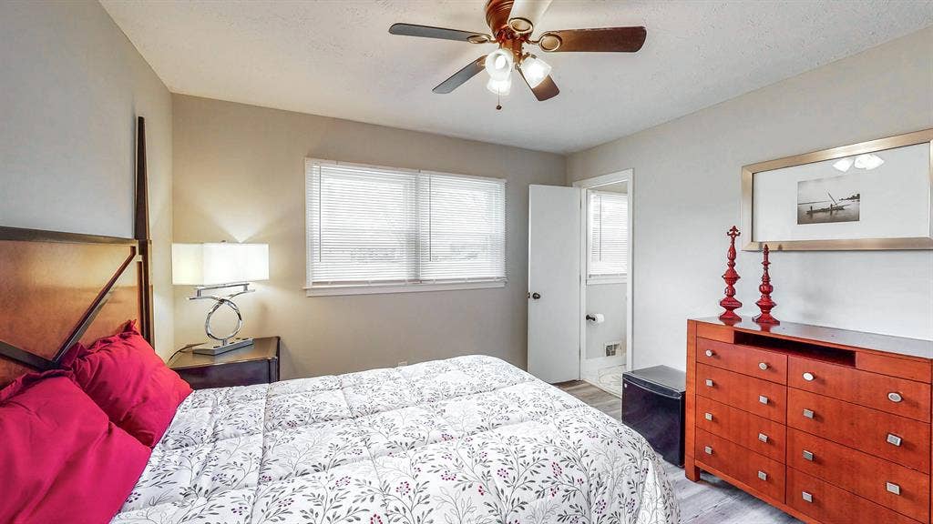 6 BR in Snellville