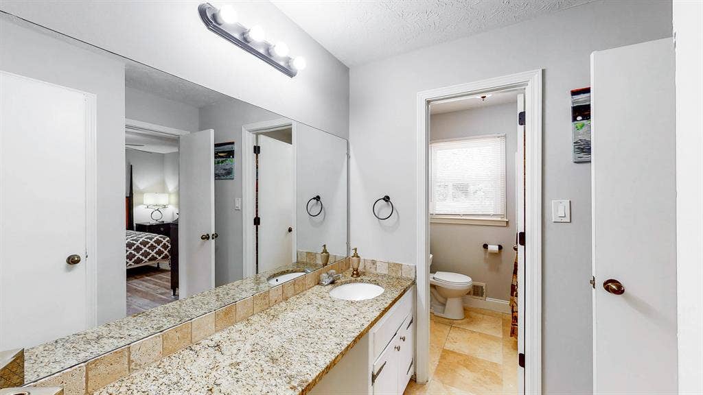 6 BR in Snellville