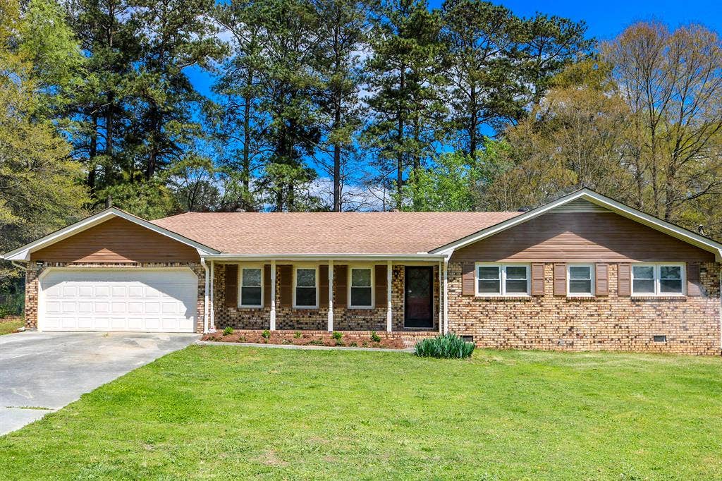6 BR in Snellville