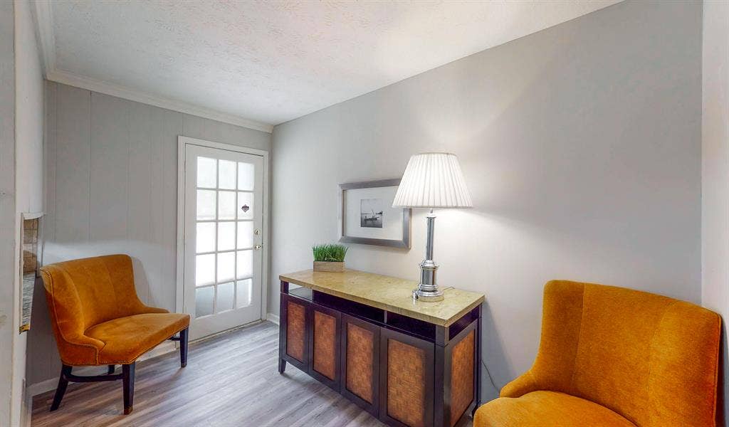 6 BR in Snellville