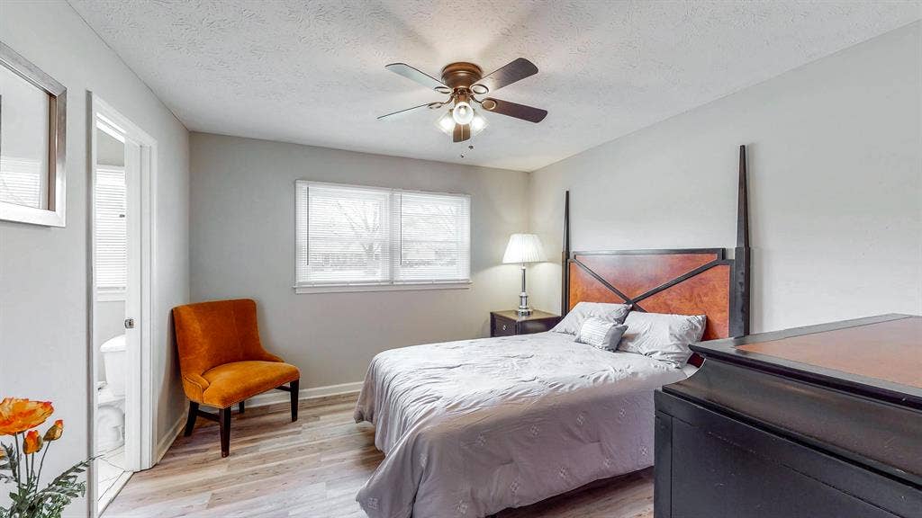 6 BR in Snellville