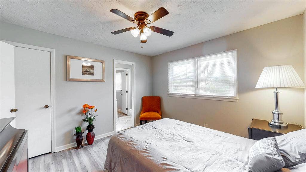 6 BR in Snellville