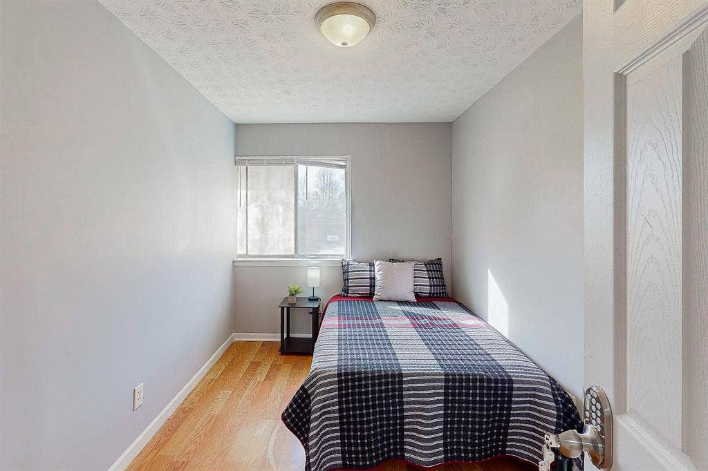 8 BR in College Park