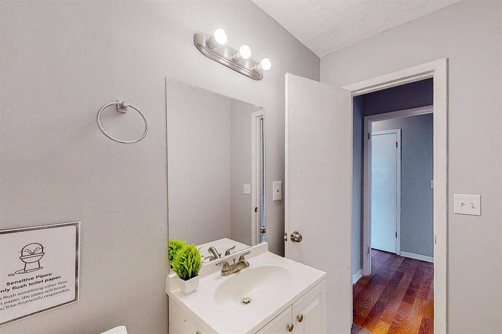 8 BR in College Park