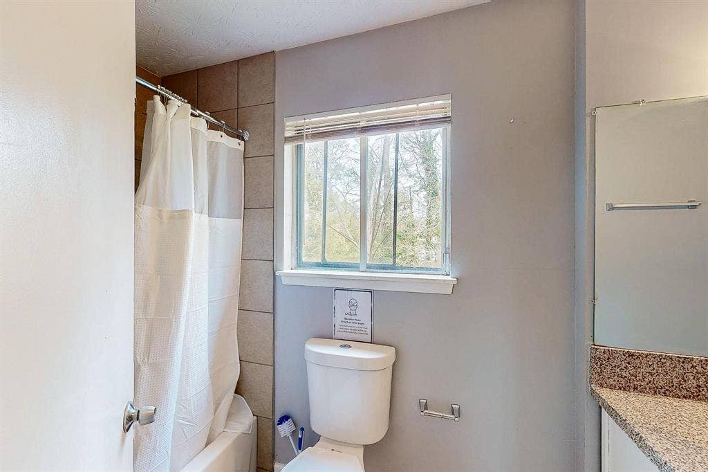 8 BR in College Park