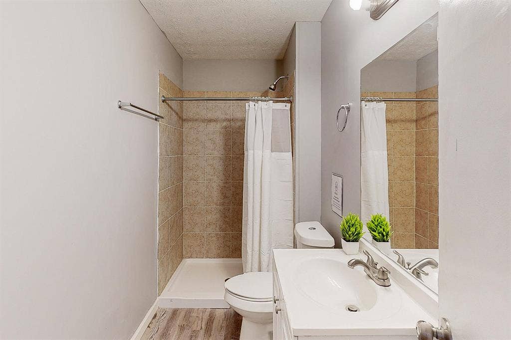 8 BR in College Park