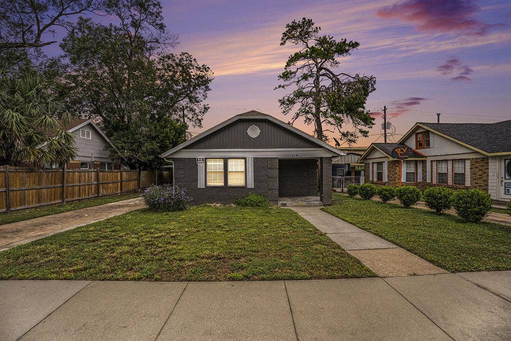 3 BR in Houston