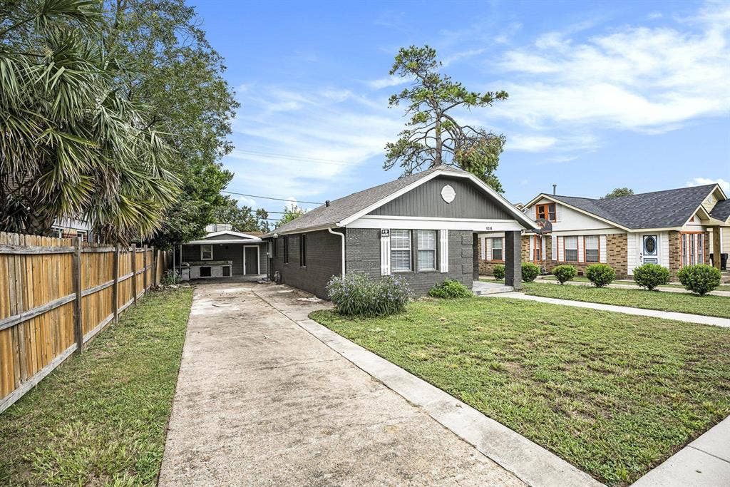 3 BR in Houston
