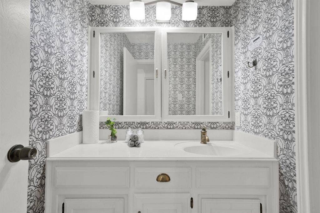 8 BR in Duncanville