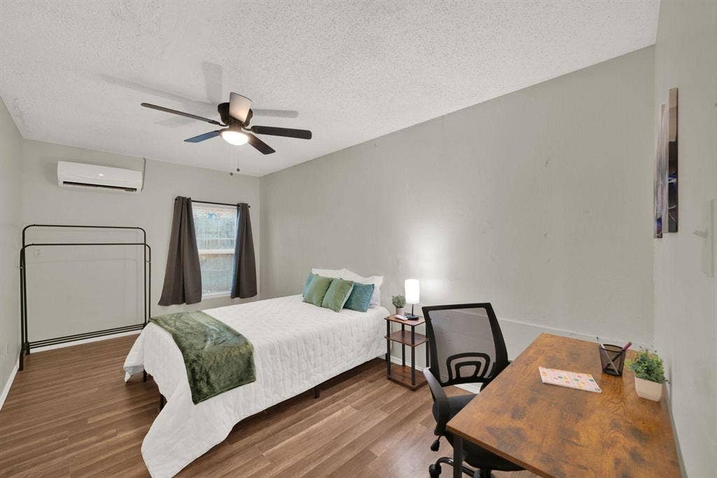 8 BR in Duncanville