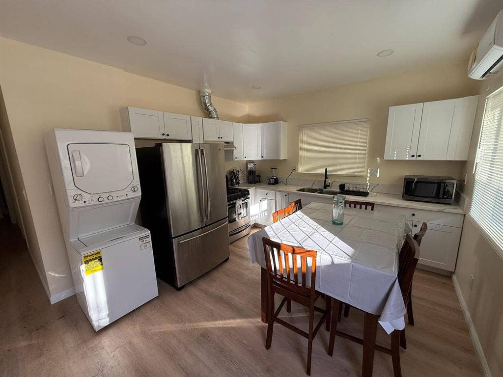 1 BR in Los Angeles