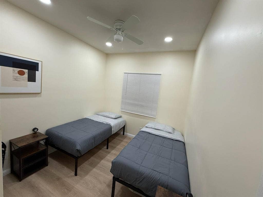 1 BR in Los Angeles