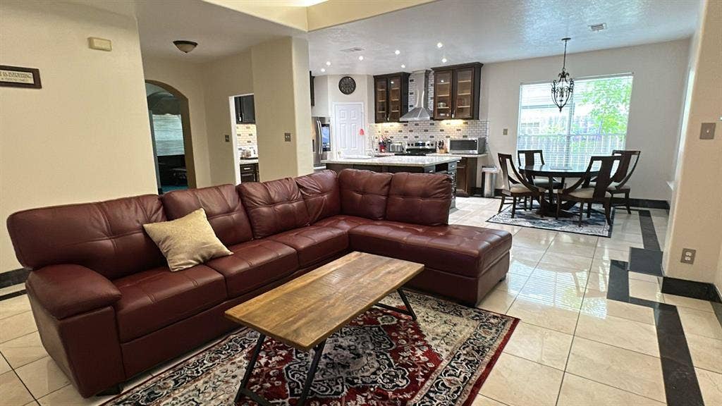 3 BR in Houston