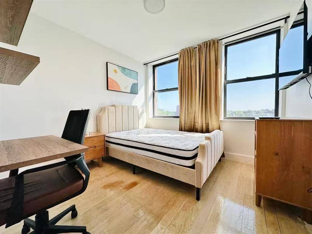 Furnished Room I min to Manhattan